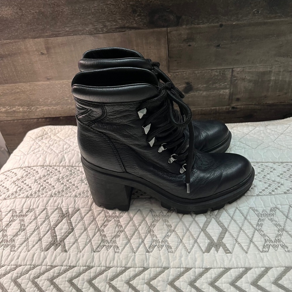 Marc Fisher Black Pebbled Leather Lug Sole Block Heel Combat Boots Grunge 6M